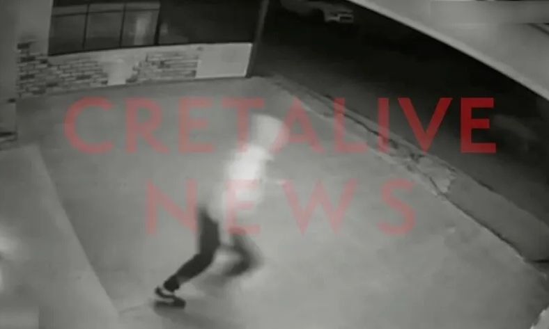 Ηράκλειο: Η στιγμή που δράστης πυροδοτεί εμπρηστικό μηχανισμό έξω από καφετέρια – Βίντεο ντοκουμέντο