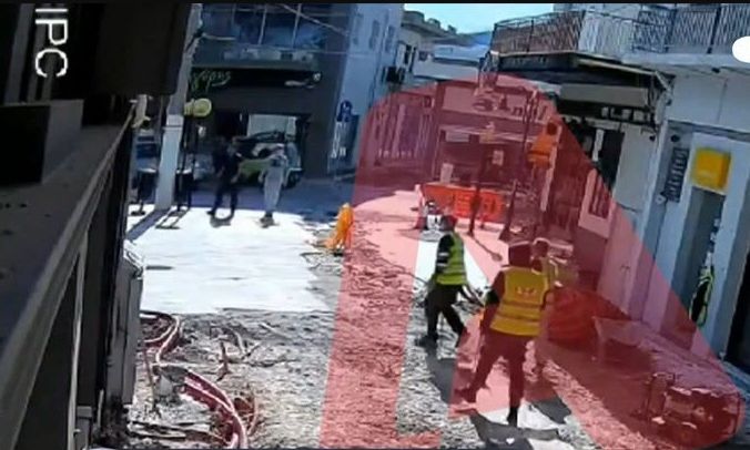 Κορωπί: Η στιγμή του ξυλοδαρμού δύο νεαρών από ομάδα 20 ατόμων - Βίντεο ντοκουμέντο