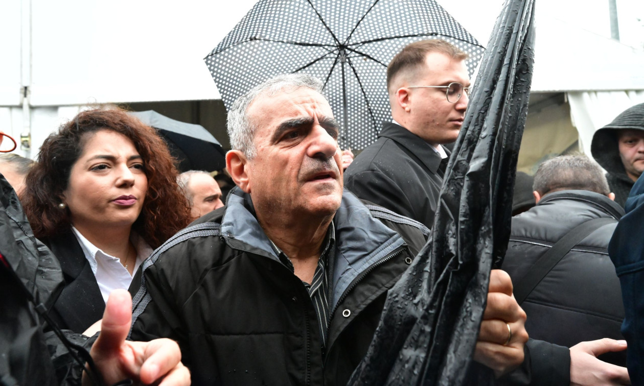 Δίκη Τέμπη - Χατζηχαραλάμπους: «Ζητάμε το αυτονόητο, να μάθουμε από τι κάηκαν οι άνθρωποί μας»