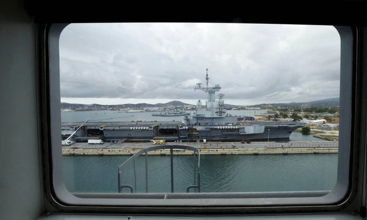 Εντυπωσιακή άφιξη στη Σούδα: Το γαλλικό αεροπλανοφόρο «Charles de Gaulle» στο επίκεντρο