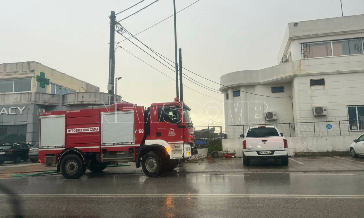 Νέα Μάκρη: Πλημμύρισε και το αστυνομικό τμήμα - Σε εξέλιξη άντληση υδάτων