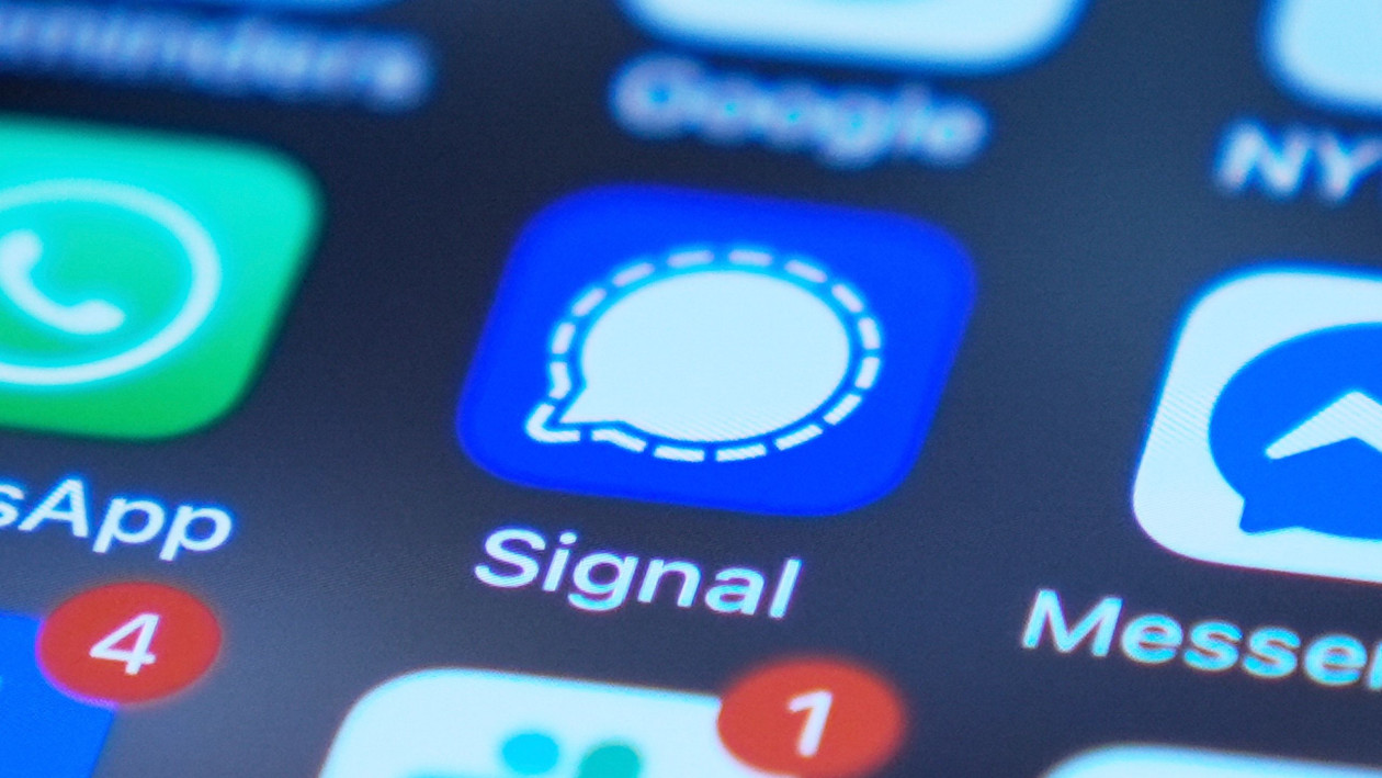 Politico: Στο στόχαστρο χάκερς η Κομισιόν - Γιατί διέταξε άμεση διαγραφή συνομιλιών στο Signal