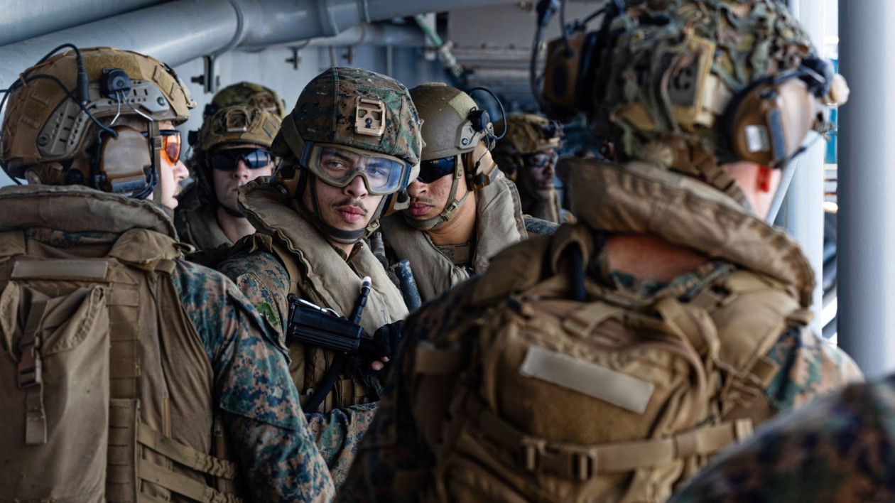 Αμερικανοί πεζοναύτες στον Περσικό - Τα δύο σχέδια εισβολής στο Ιράν που εξετάζει η Ουάσινγκτον