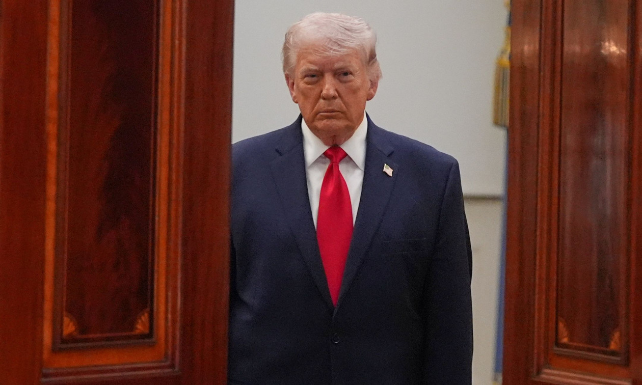 Οι «Συμπληγάδες» του Τραμπ: Να καταστρέψει τις υποδομές του Ιράν ή να δώσει χώρο στις συνομιλίες