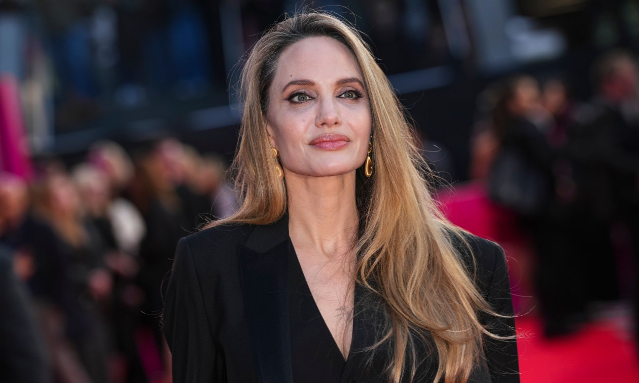 «Δεν είναι αυτή»: Η «αγνώριστη» Αντζελίνα Τζολί πυροδοτεί φρενήρη θεωρία συνωμοσίας