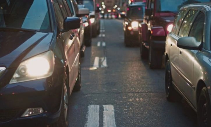 Η χώρα που προσφέρει στους κατοίκους της 25.000 ευρώ για να παρατήσουν την οδήγηση για πέντε χρόνια!