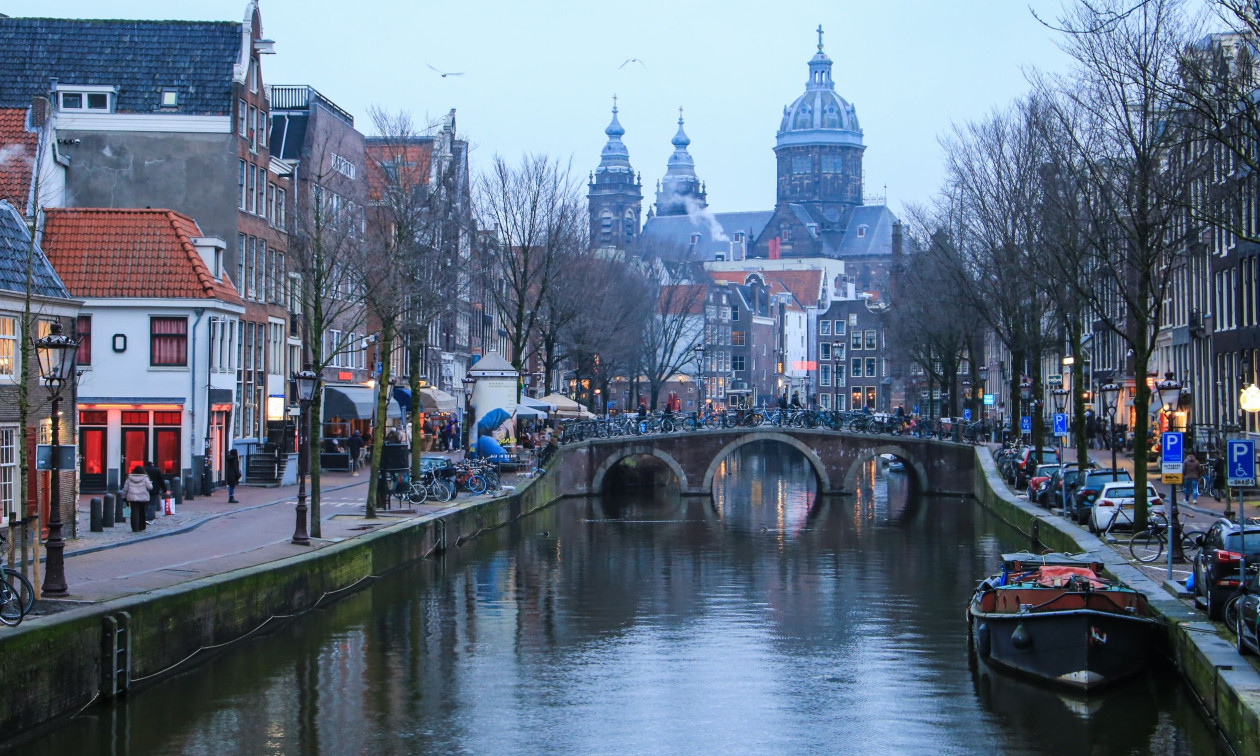Άμστερνταμ: Η μαγεία της «Βενετίας του Βορρά» μέσα από τα κανάλια και την τέχνη