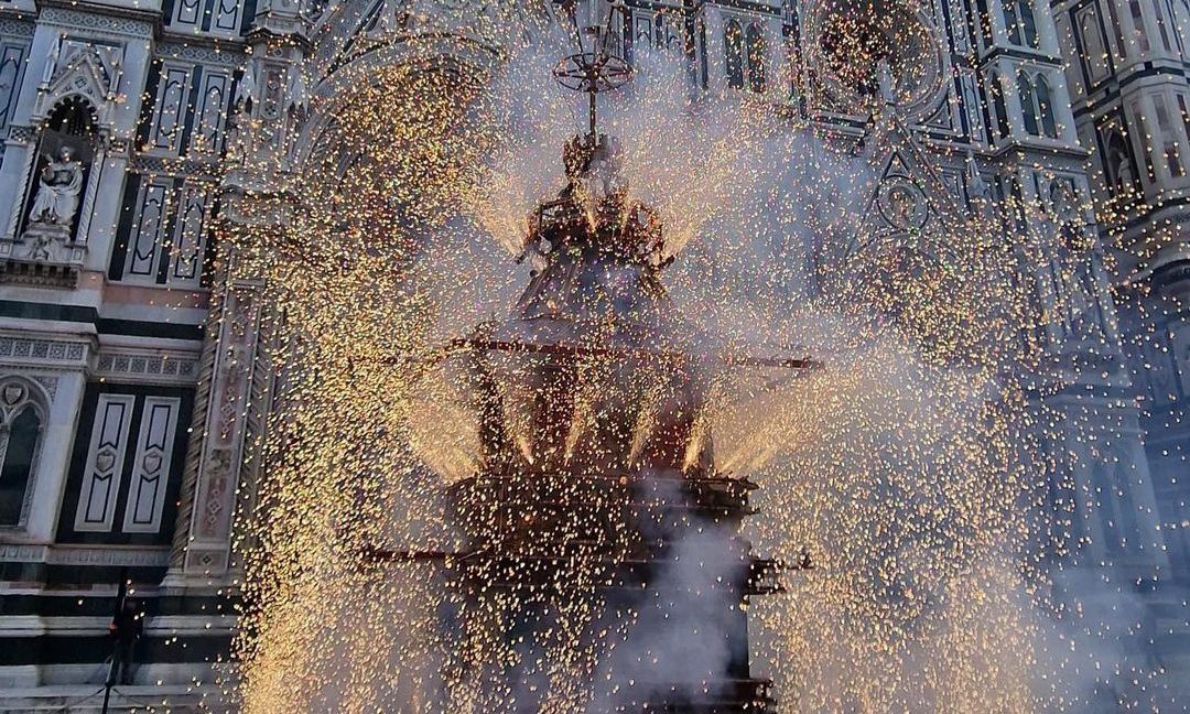 Πάσχα με ρίζες στις Σταυροφορίες στη Φλωρεντία: Το εντυπωσιακό έθιμο με την «Έκρηξη της Αμάξης»