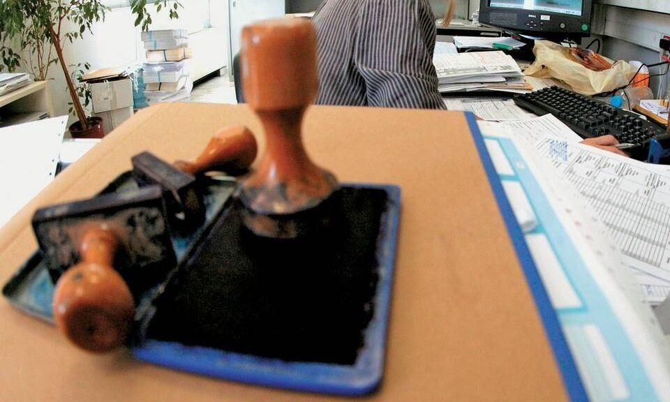 Θεσσαλονίκη: Εξαρθρώθηκε εγκληματική ομάδα δημόσιων υπαλλήλων για δωροληψία και εκβίαση