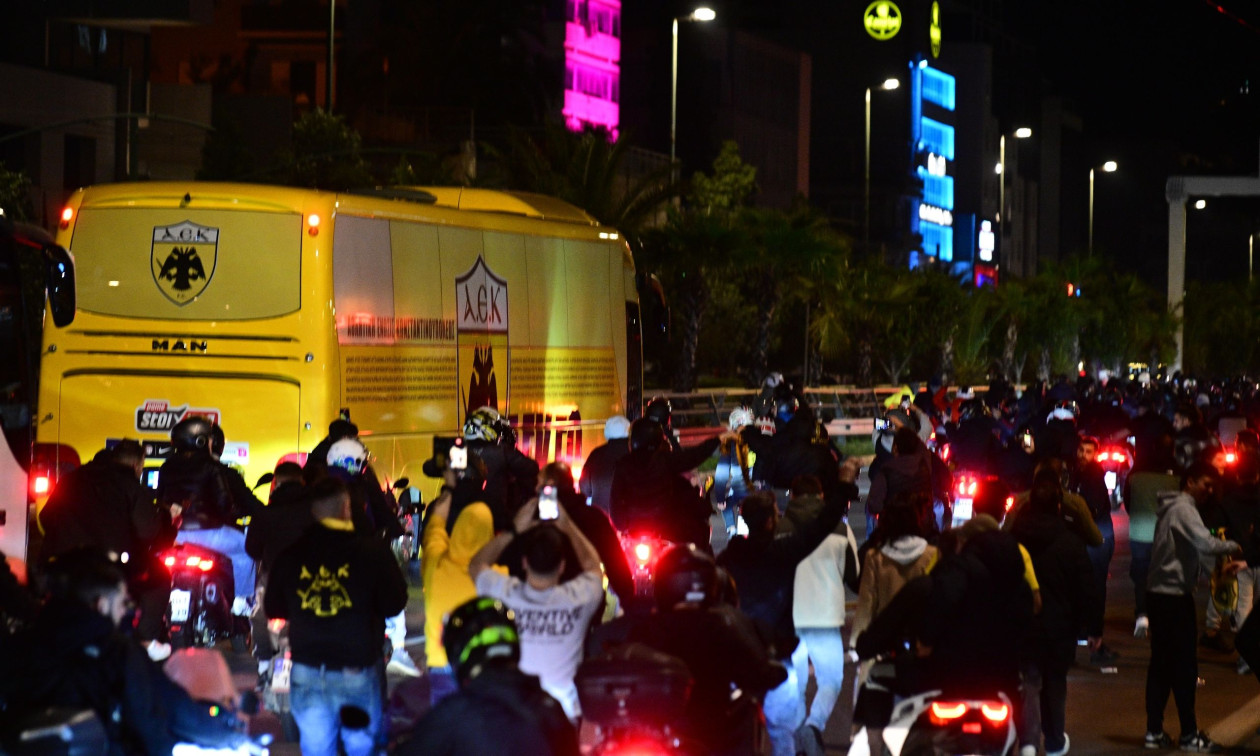 Ολυμπιακός – ΑΕΚ: «Να ‘τοι, να ‘τοι οι Πρωταθλητές» - Ντελίριο ενθουσιασμού στον κόσμο της «Ένωσης»