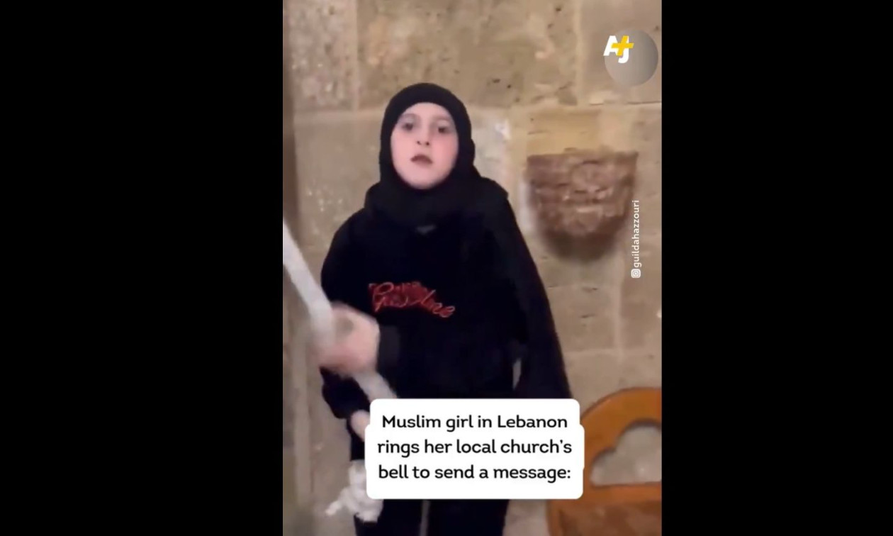 Ανατριχιαστικό βίντεο με κορίτσι στο Λίβανο που αν και μουσουλμάνα χτυπά την καμπάνα εκκλησίας