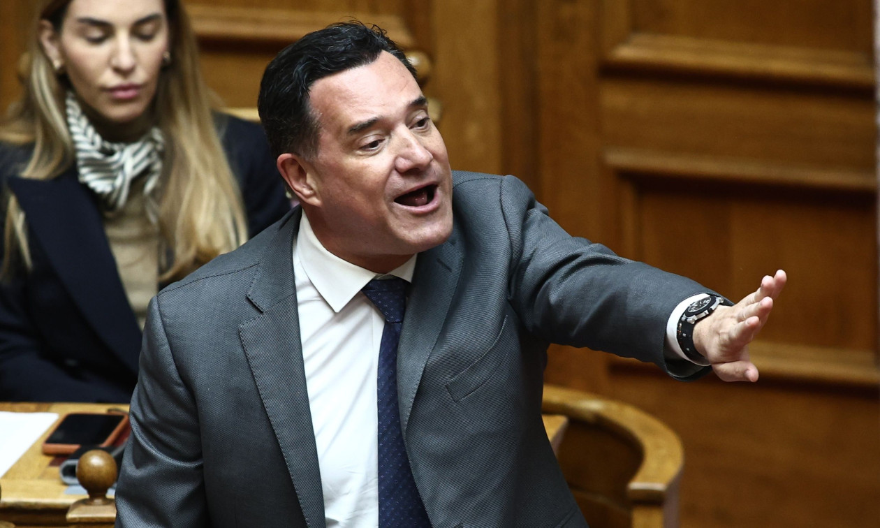 Σκληρή αντιπαράθεση μεταξύ του υπουργού Υγείας Άδωνι Γεωργιάδη και του ΠΑΣΟΚ για τα «ρουσφέτια»