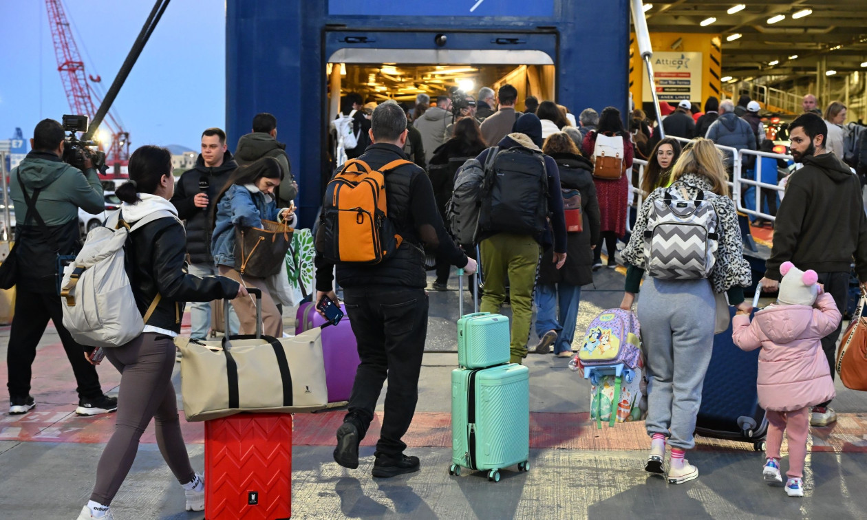Σε πλήρη εξέλιξη η πασχαλινή έξοδος:  Αυξημένη η κίνηση στα λιμάνια της Αττικής