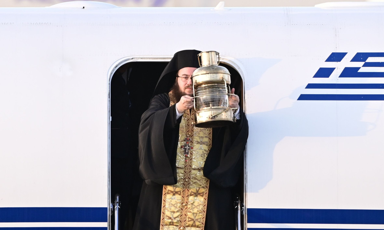 Άγιο Φως: Πώς θα γίνει η αφή και η μεταφορά στην Ελλάδα - Με βραχιολάκι 2.750 άτομα στην τελετή