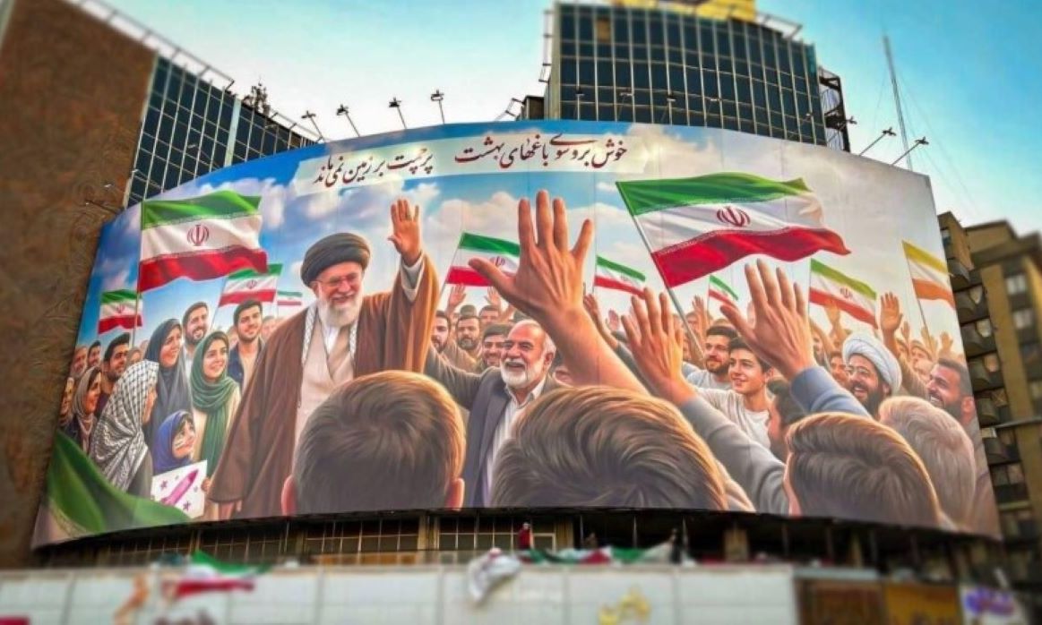 Ιράν: Γιγαντιαίο γκράφιτι με τον Αλί Χαμενεΐ στην Τεχεράνη – Μνημόσυνο για τον θάνατό του