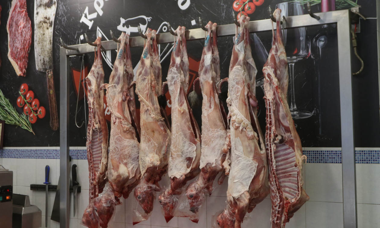 Πάσχα με... άγχος: Ακριβότερο αρνί, λιγότερες ποσότητες – Όλα όσα πρέπει να προσέξουν οι καταναλωτές