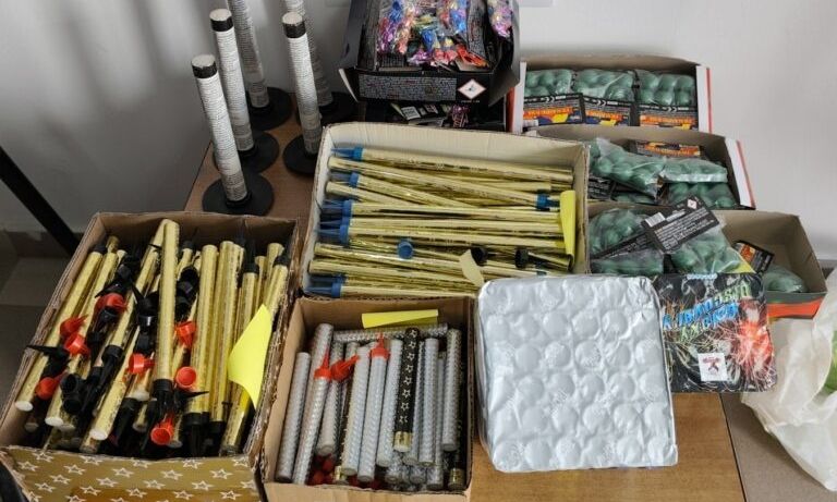 Κάρπαθος: Σκόπευε να διαθέσει 799 είδη πυροτεχνίας στην αγορά – Συνελήφθη 60χρονος