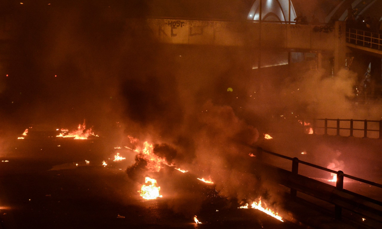 Ανάσταση με μολότοφ στον Νέο Κόσμο: Μπλόκο της ΕΛ.ΑΣ. στο επικίνδυνο έθιμο