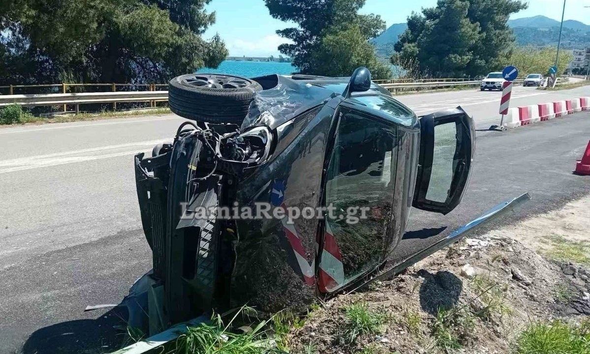 Τροχαίο στη Φθιώτιδα: Ανατράπηκε όχημα αφού συγκρούστηκε με αυτοκίνητο - Δείτε φωτογραφίες