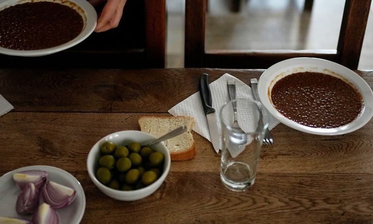 Μεγάλη Παρασκευή: Η αυστηρότερη νηστεία -Γιατί νηστεύουμε το λάδι και όχι τις ελιές