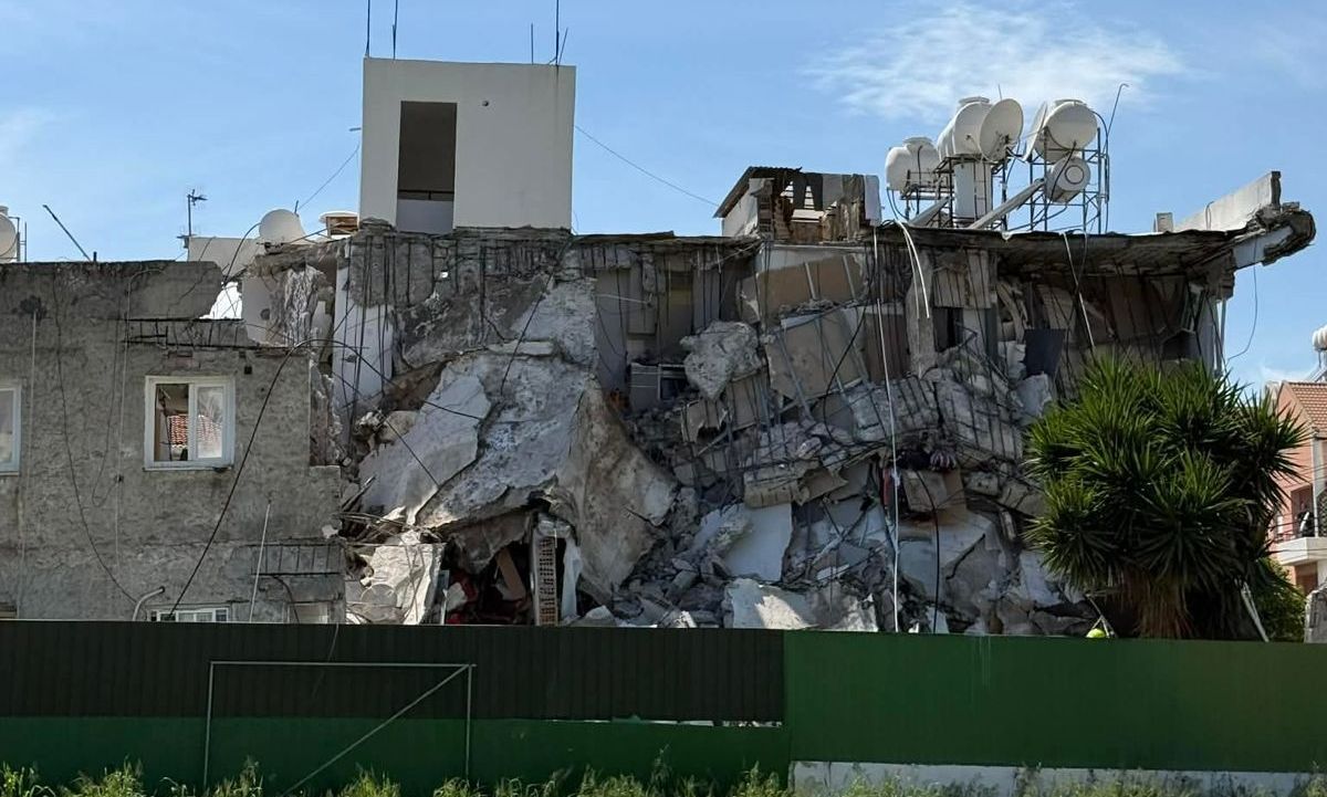 Κατάρρευση πολυκατοικίας: Συγκλονίζει μαρτυρία γείτονα- «Γυρίσαμε και είδαμε ένα μπαλκόνι να πέφτει»