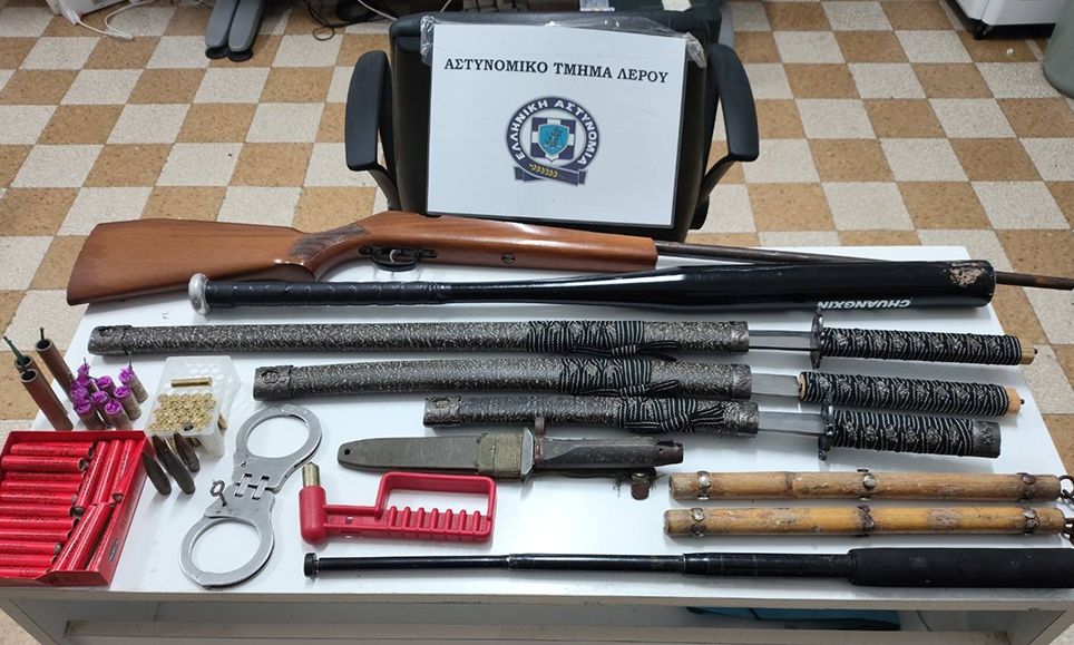 Λέρος: Δύο συλλήψεις για κροτίδες και όπλα