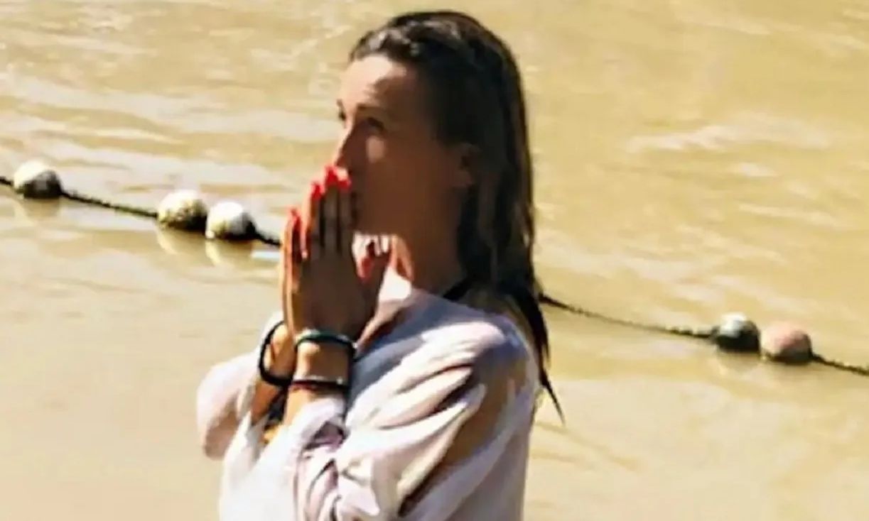 Πηγή Δεβετζή: Η βάφτισή της στον Ιορδάνη ποταμό που της σημάδεψε τη ζωή
