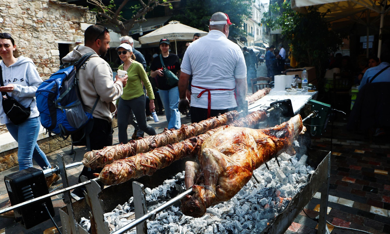 Πάσχα σε όλη την Ελλάδα: Η Κυριακή της Λαμπρής και τα έθιμα από τον Έβρο έως την Κρήτη