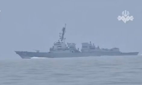 Ιρανικό πολεμικό σκάφος απειλεί και διώχνει αμερικανικό αντιτορπιλικό στα Στενά του Ορμούζ - Βίντεο