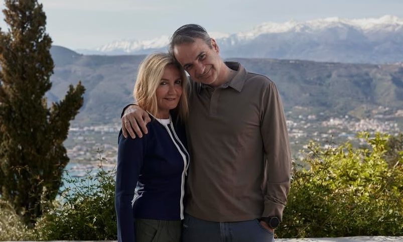 Ευχές του Κυριάκου Μητσοτάκη για το Πάσχα με τη Μαρέβα Γκραμπόφσκι: «Χρόνια πολλά με υγεία»