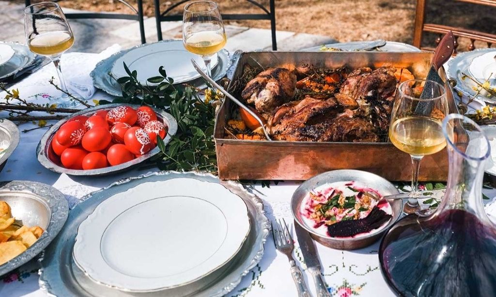 Αποτοξίνωση μετά το Πάσχα: 6+1 tips για να επανέλθετε από το φαγοπότι των τελευταίων ημερών