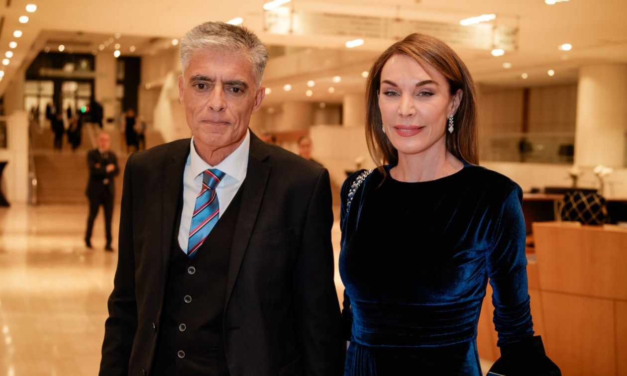 Τατιάνα Στεφανίδου-Νίκος Ευαγγελάτος: Σε κατανυκτική ατμόσφαιρα το Πάσχα τους στην Πάρο