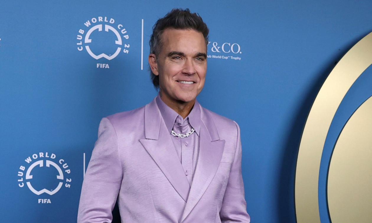 Ρόμπι Γουίλιαμς: Καλεί την βρετανική κυβέρνηση να εφαρμόσει το μέτρο της Ελλάδας για τα social mediα