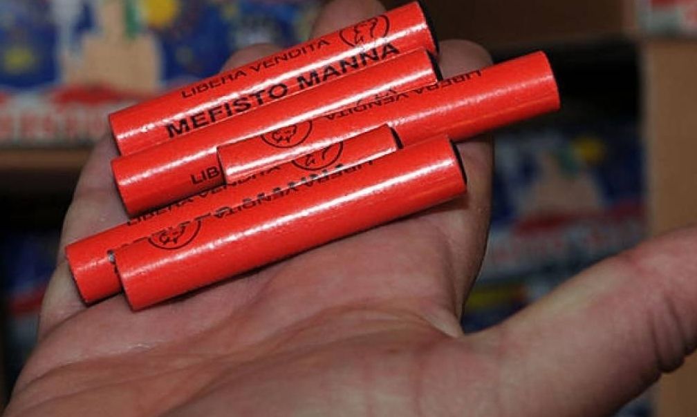 Ηλεία: Έριξαν κροτίδα σε 16χρονη και στη συνέχεια την εξύβρισαν - Τραυματίστηκε στο χέρι