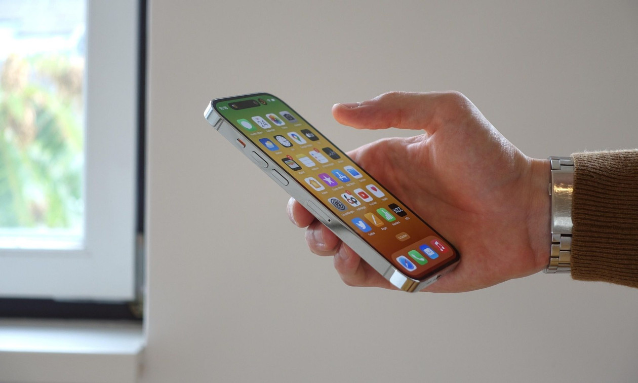 Συνεχίζεται η «μάχη» στην αγορά των smartphones – Η Apple στην κορυφή, δεύτερη η Samsung