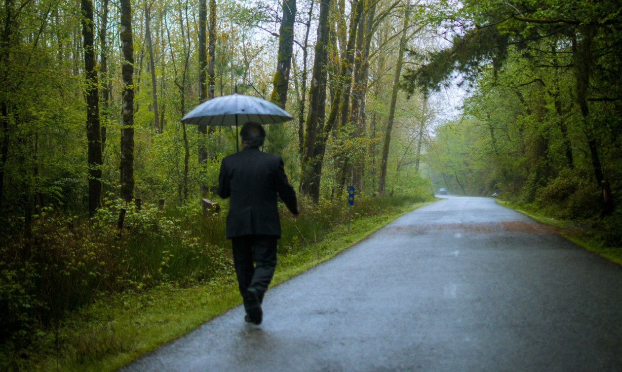 Πώς ένας περίπατος στη βροχή μπορεί να σε κάνει πιο ευτυχισμένο