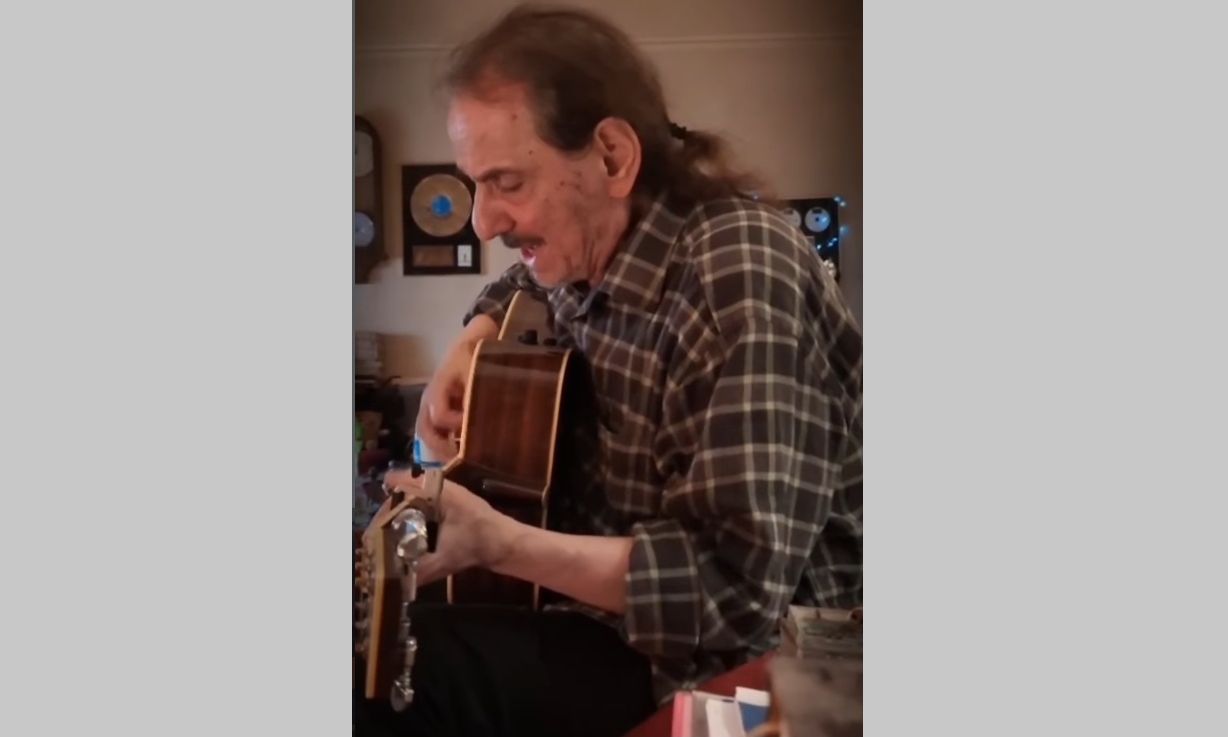 Πάνος Κατσιμίχας: Έρχεται νέο τραγούδι «Για ό,τι αξίζει μόνο» - Το νοσταλγικό βίντεο που συγκινεί