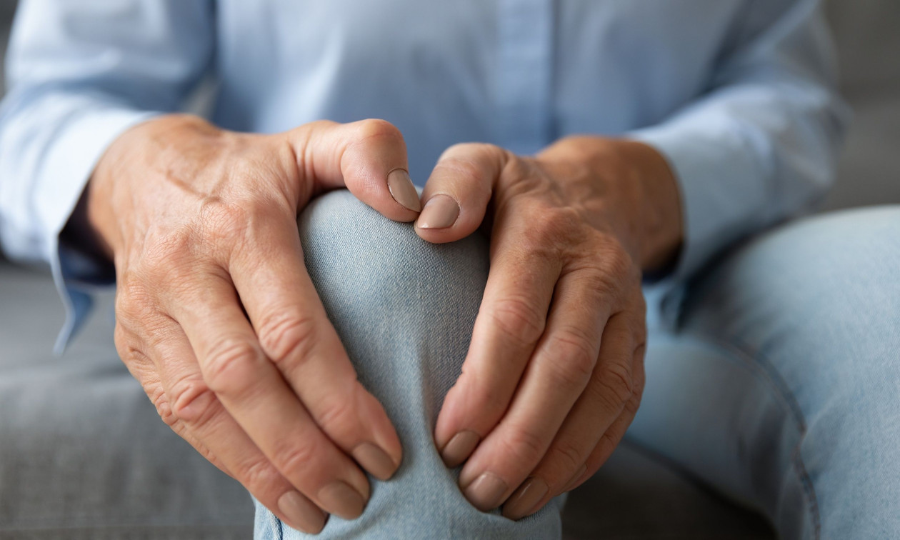 Ανακούφιση από την οστεοαρθρίτιδα: Πρακτικές συμβουλές αυτοφροντίδας που πραγματικά βοηθούν