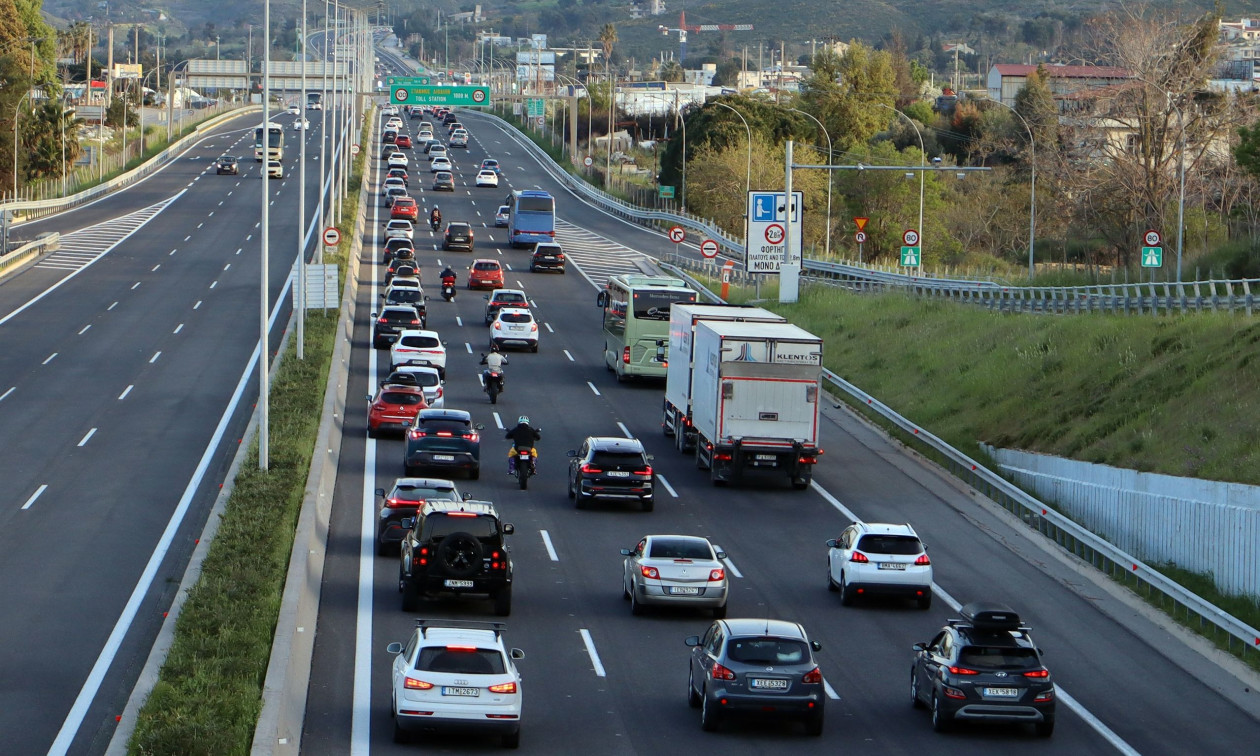 Κίνηση τώρα: Καθυστερήσεις λόγω ατυχημάτων, επιστρέφουν εκδρομείς και από τα νησιά του Αργοσαρωνικού