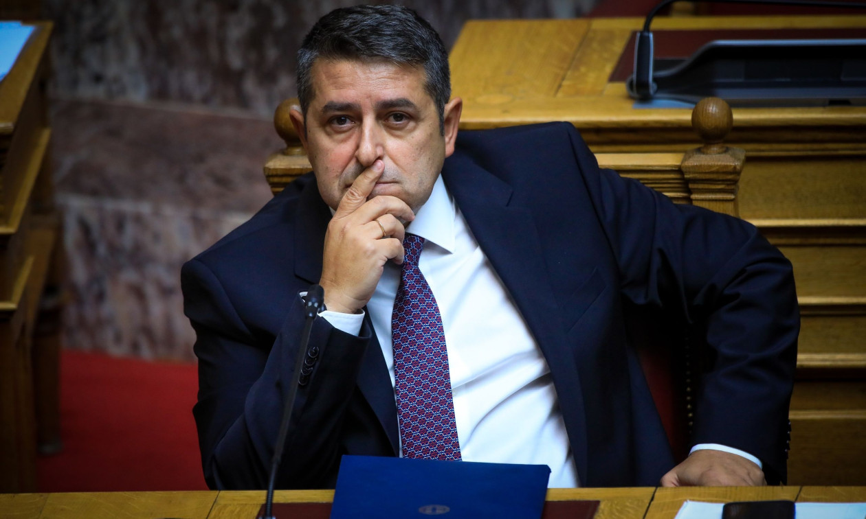 Πώς κατέρρευσε ο Γιώργος Μυλωνάκης στον «πρωινό καφέ» του Μαξίμου