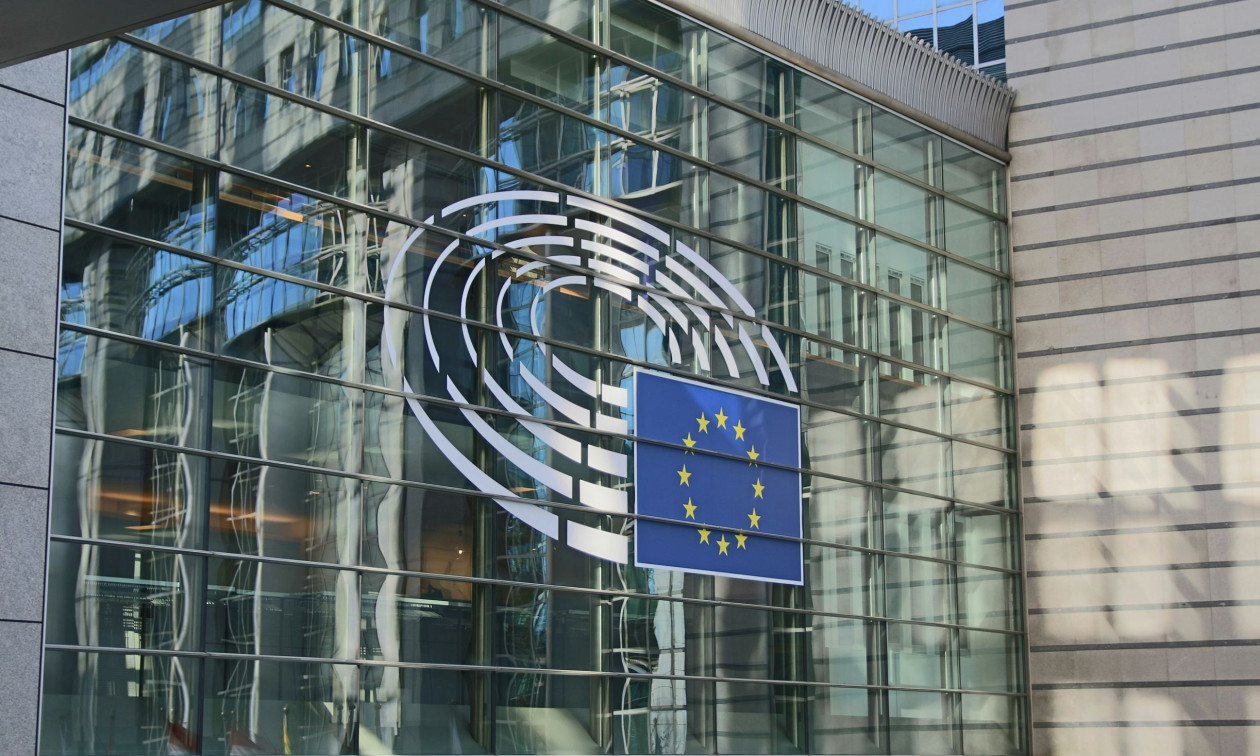 ΕΕ: Προτείνει επιχορηγήσεις, δάνεια, φοροελαφρύνσεις για αντιμετώπιση των επιπτώσεων του πολέμου