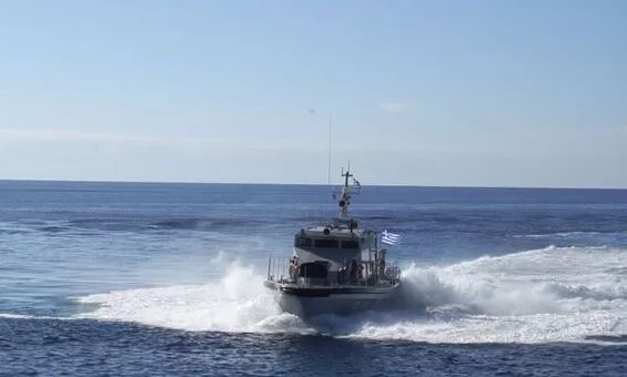 Σάμος: Συνελήφθη διακινητής μετά από καταδίωξη σκάφους - Εντοπίστηκαν 18 μετανάστες