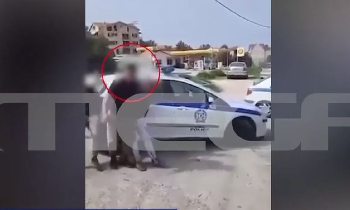 Κεφαλονιά: Βίντεο ντοκουμέντο - Η στιγμή που ο 26χρονος αρσιβαρίστας σηκώνει περιπολικό
