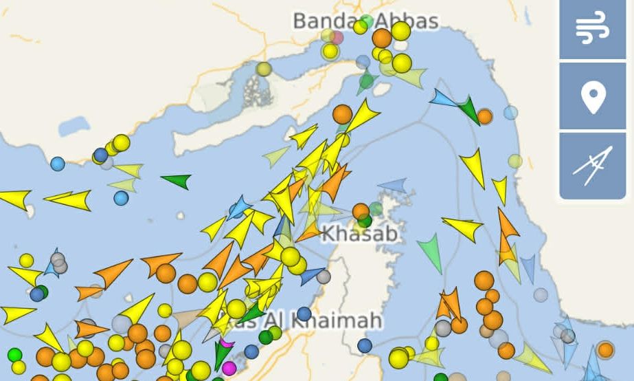 Πλοία που διέσχιζαν τα Στενά του Ορμούζ έκαναν αναστροφή και επιστρέφουν στον Περσικό