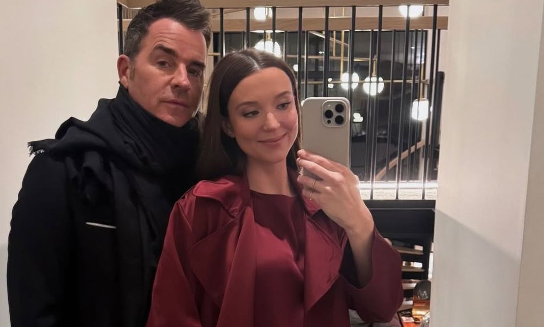 Τζάστιν Θερού: Έγινε για πρώτη φορά πατέρας - Η φωτογραφία με τον γιο του στην αγκαλιά του