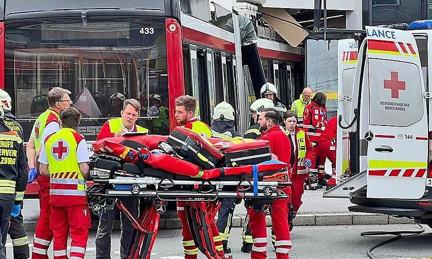 Αυστρία: Λεωφορείο έπεσε πάνω σε σούπερ μάρκετ - Ένας νεκρός και επτά τραυματίες
