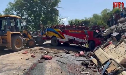 Τραγωδία στο Κασμίρ: Λεωφορείο έπεσε σε φαράγγι - 15 νεκροί