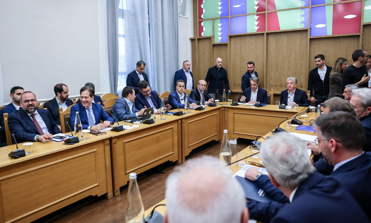 LIVE: Ο Μητσοτάκης στο προσυνέδριο της ΝΔ στο Ηράκλειο