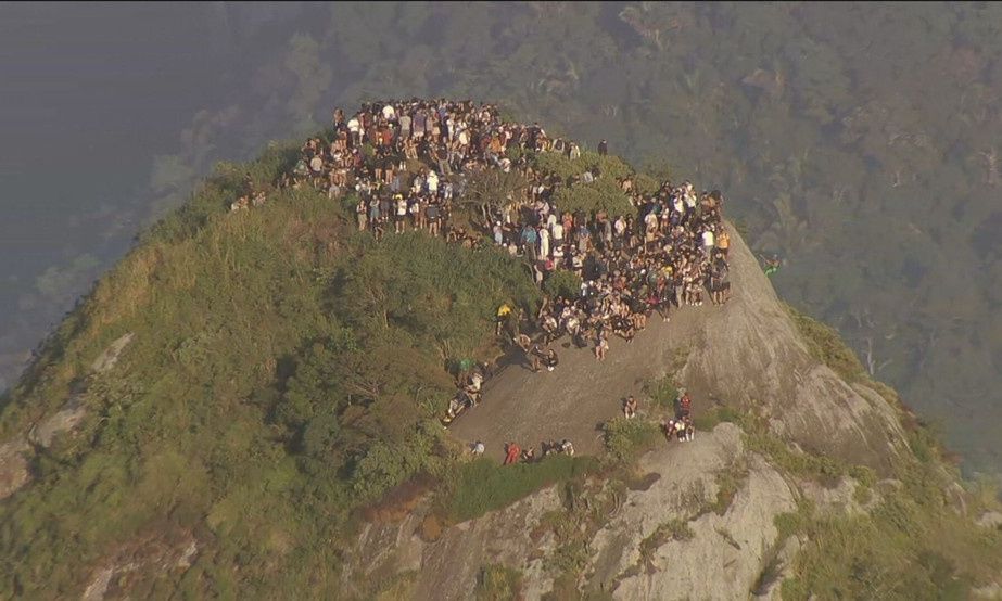 Βραζιλία: Πάνω από 200 τουρίστες εγκλωβίστηκαν σε βουνοκορφή λόγω αστυνομικής επιχείρησης σε φαβέλα