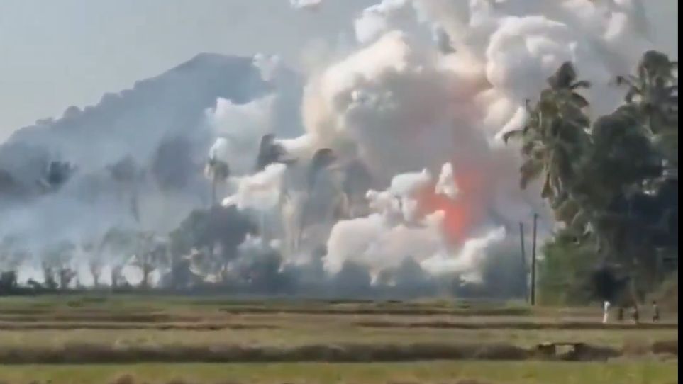 Ινδία: 13 νεκροί και 40 τραυματίες από πυρκαγιά σε αποθήκη πυροτεχνημάτων